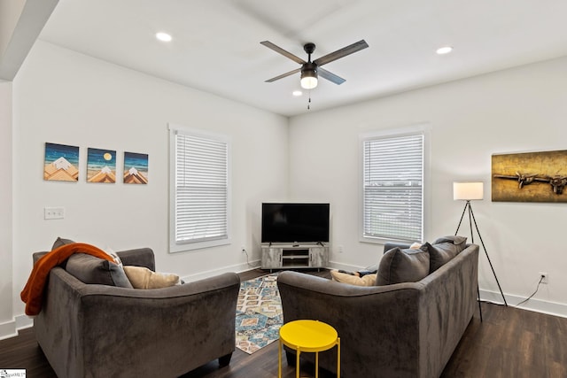 living area with dark wood-style floors, recessed lighting, ceiling fan, and baseboards