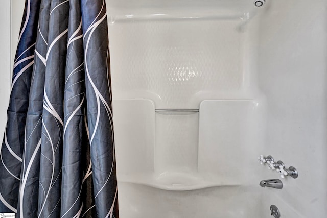 full bathroom featuring shower / bath combo