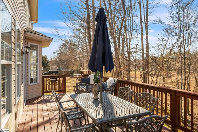 deck with fence and outdoor dining space