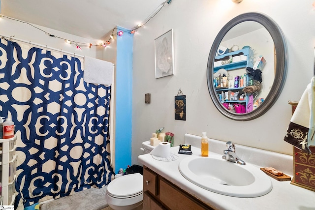 full bath featuring toilet, curtained shower, and vanity