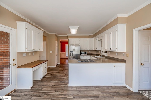 kitchen featuring stainless steel appliances, white cabinetry, a peninsula, and dark wood-style floors