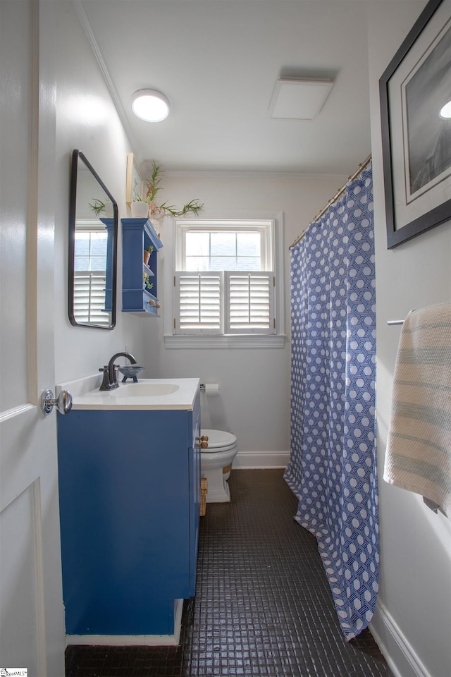 full bathroom featuring toilet, vanity, a shower with curtain, baseboards, and tile patterned floors