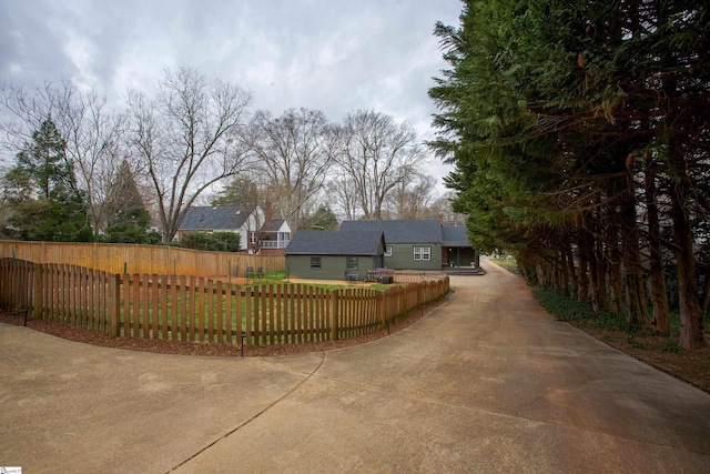 view of front of house featuring a fenced front yard and a front yard