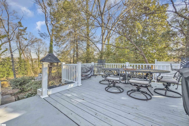 deck featuring outdoor dining space