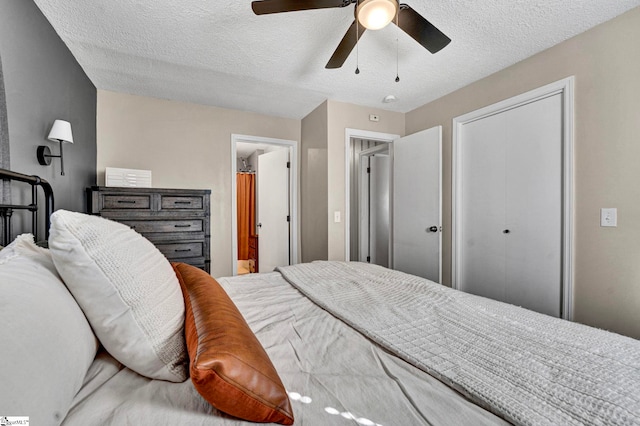 bedroom with ceiling fan, a textured ceiling, and a closet