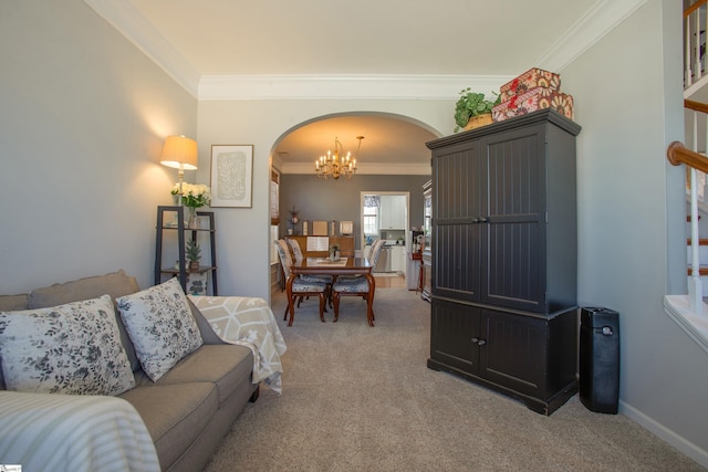 living area featuring ornamental molding, arched walkways, light carpet, and a notable chandelier