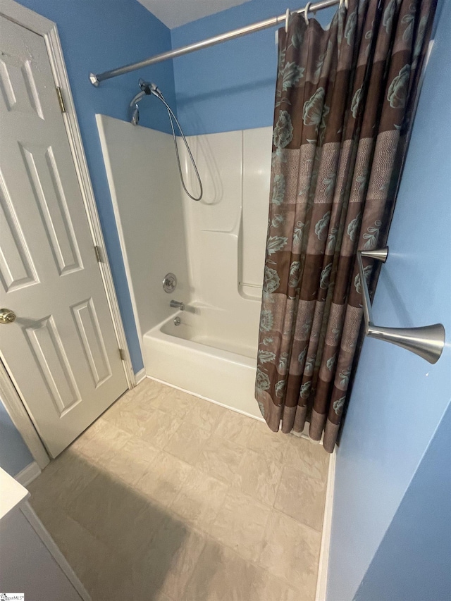 bathroom featuring shower / bathtub combination with curtain