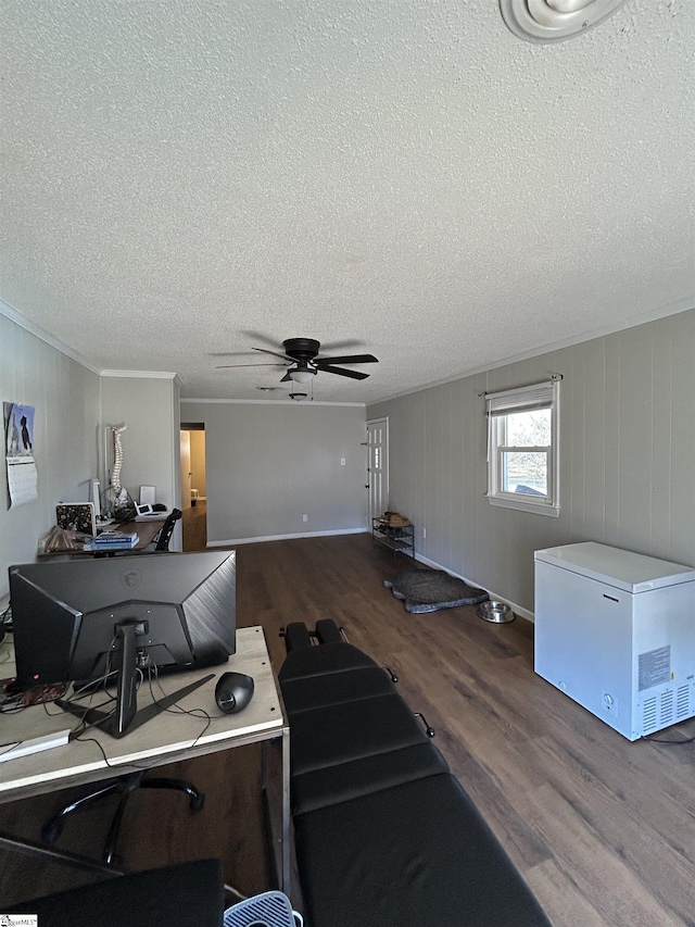 living room featuring ornamental molding, ceiling fan, a textured ceiling, and wood finished floors