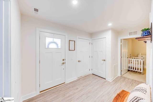 entryway featuring recessed lighting, light wood-type flooring, visible vents, and baseboards