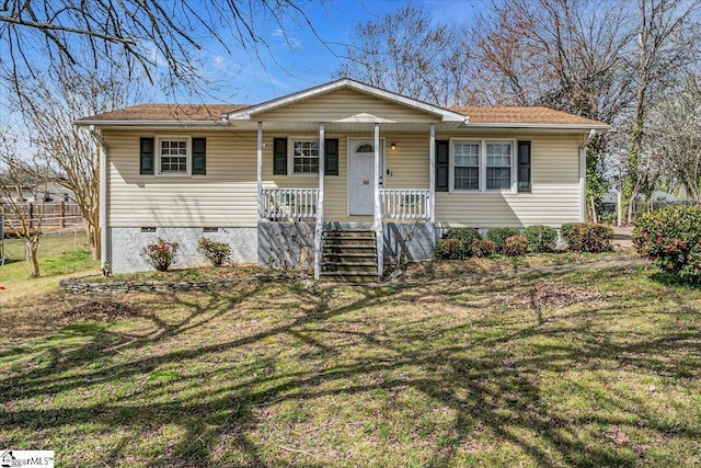 view of front of property featuring crawl space, a porch, and a front yard