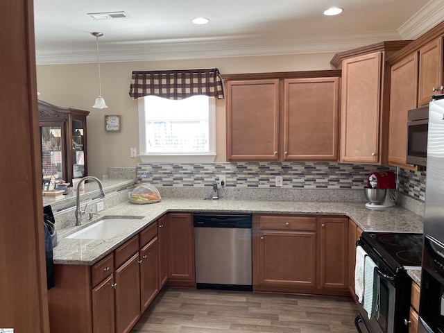 kitchen with visible vents, decorative backsplash, appliances with stainless steel finishes, crown molding, and a sink