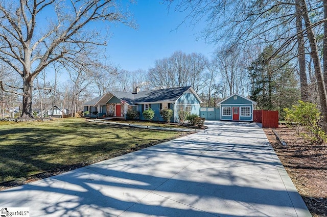 view of front of home with driveway and a front yard