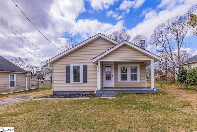 bungalow-style home featuring a front lawn and a porch