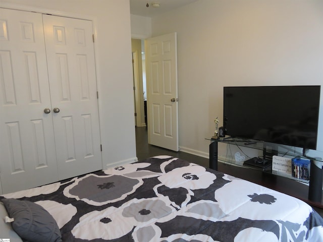 bedroom featuring a closet and baseboards