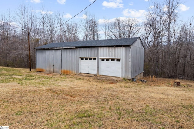 view of detached garage