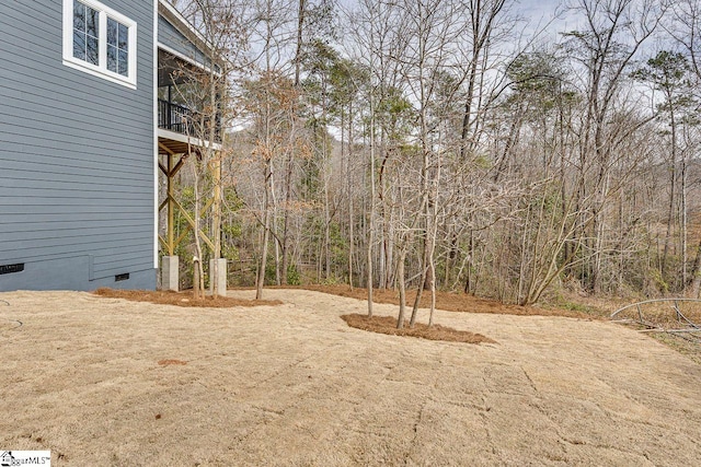 view of yard with a balcony