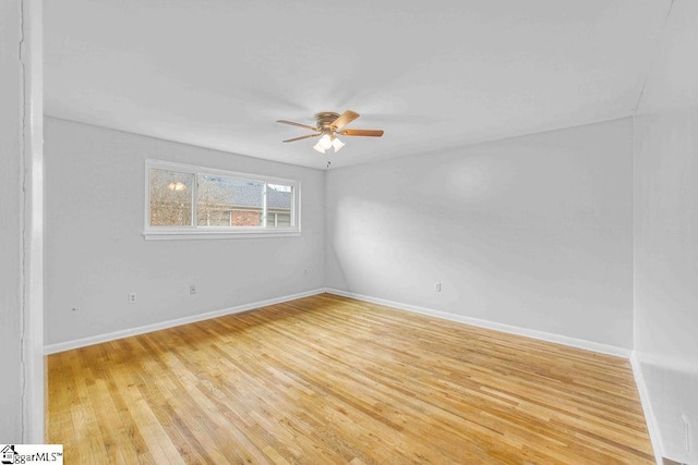 empty room featuring light wood-type flooring, ceiling fan, and baseboards