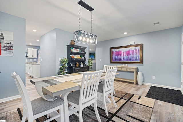 dining space featuring light wood-style floors, baseboards, visible vents, and recessed lighting