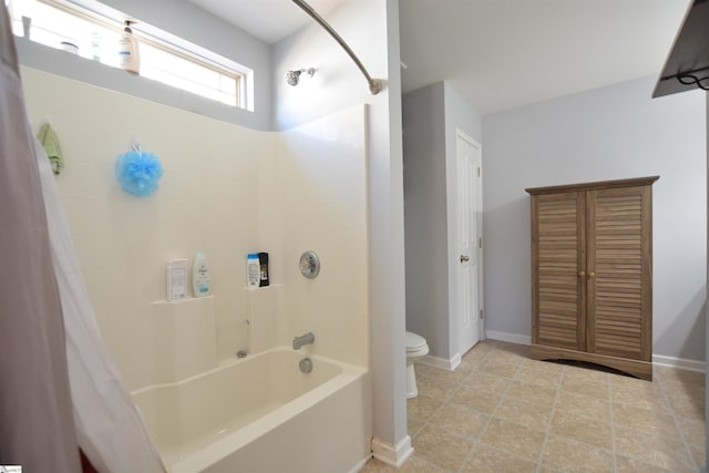 full bathroom with toilet, baseboards, and shower / bath combo with shower curtain