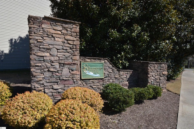 view of community / neighborhood sign