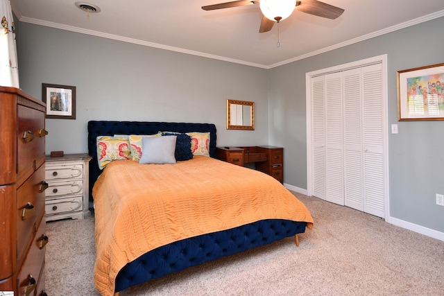 carpeted bedroom with a ceiling fan, baseboards, visible vents, a closet, and crown molding