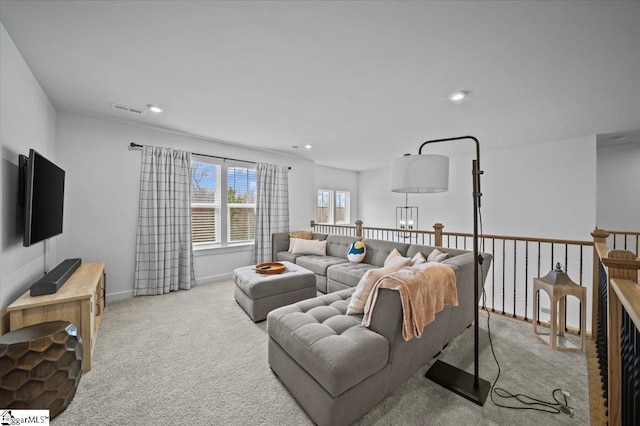 living area with carpet floors, baseboards, visible vents, and recessed lighting