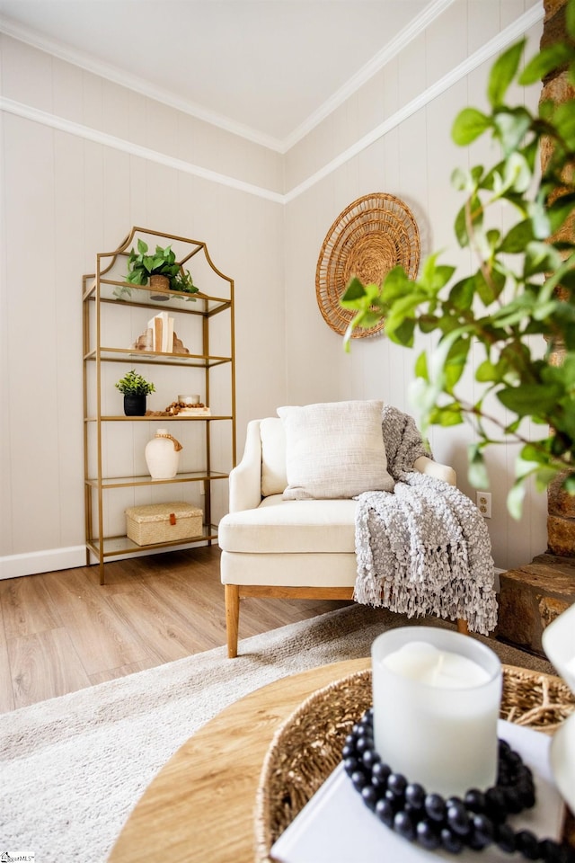 living area featuring wood finished floors and crown molding