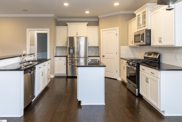 kitchen with a kitchen island with sink, a sink, dark wood finished floors, stainless steel appliances, and glass insert cabinets
