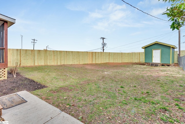 view of yard featuring an outdoor structure, a fenced backyard, and a storage shed