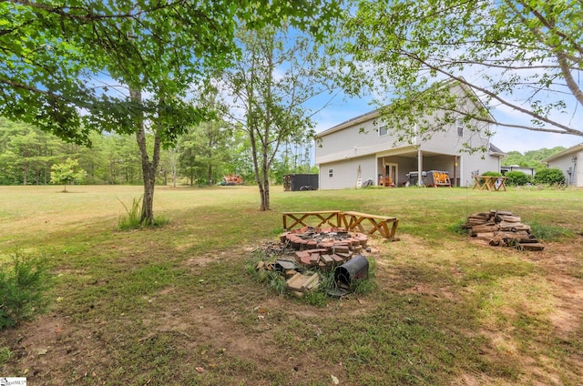 view of yard featuring an outdoor fire pit