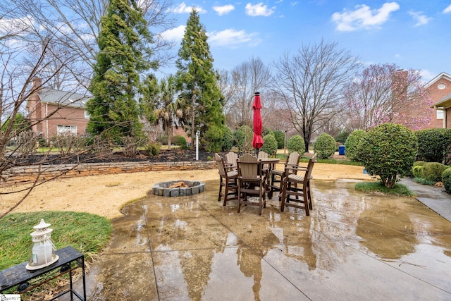 view of patio with an outdoor fire pit