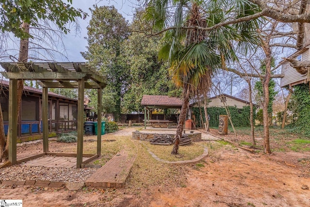 view of yard featuring a pergola