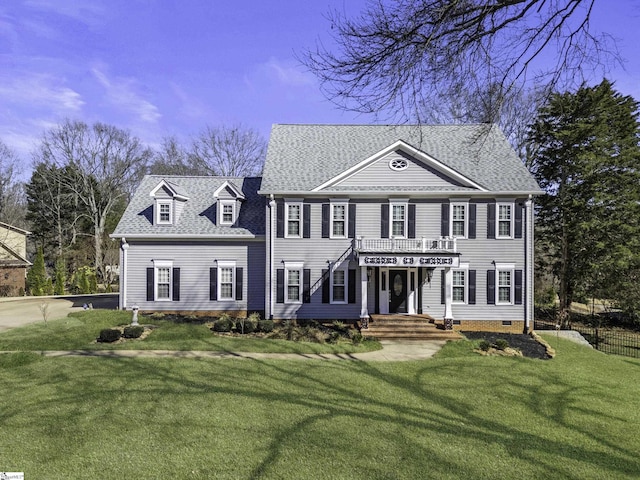 view of front of property featuring crawl space, a front lawn, and roof with shingles