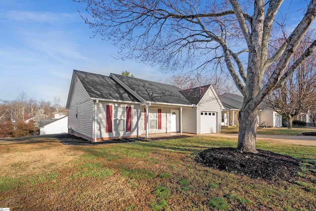 view of front of house featuring an attached garage, driveway, and a front yard