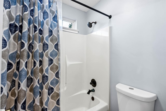 bathroom featuring toilet and shower / bath combo with shower curtain