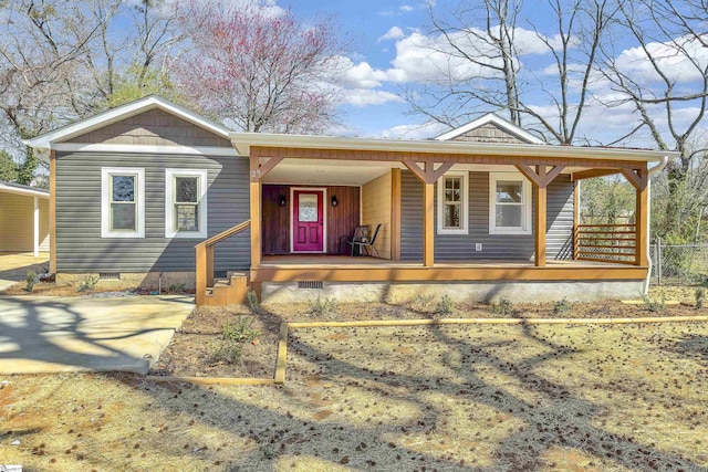 view of front facade featuring crawl space and covered porch