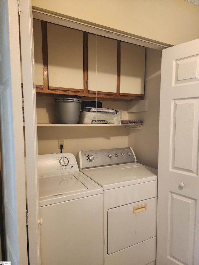 laundry room featuring cabinet space and independent washer and dryer