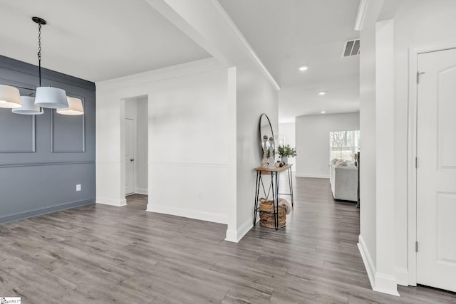 504 Reedy Springs Ln, Greenville, SC 29605 - interior space with baseboards, wood finished floors, visible vents, and ornamental molding