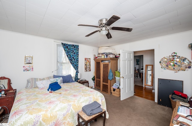 carpeted bedroom featuring ceiling fan