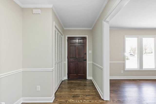 entryway featuring visible vents, crown molding, baseboards, and dark wood-style flooring