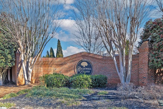 view of community / neighborhood sign