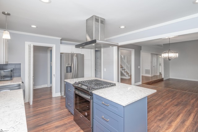 kitchen with visible vents, stainless steel appliances, dark wood-type flooring, crown molding, and island range hood