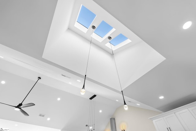 details featuring visible vents, recessed lighting, and ceiling fan