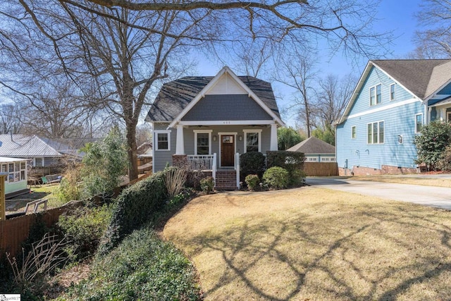 view of front of house featuring covered porch and a front yard