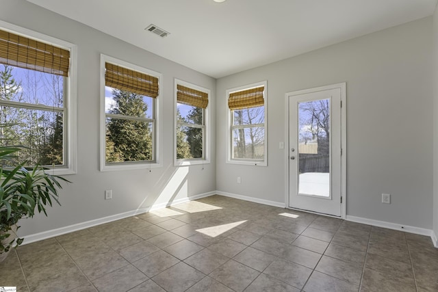 tiled spare room with visible vents and baseboards