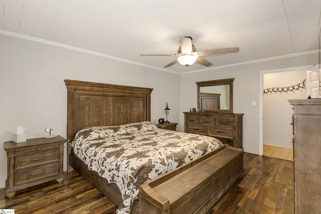 bedroom with dark wood-style floors, crown molding, and a ceiling fan