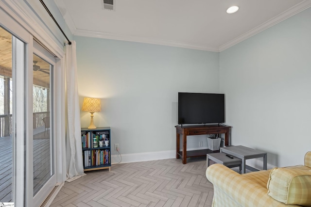 living area with visible vents, recessed lighting, crown molding, and baseboards