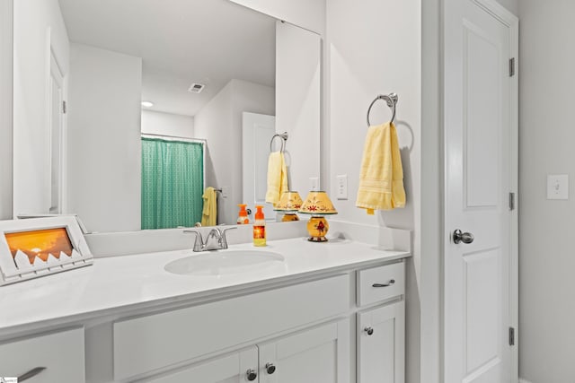 full bathroom with visible vents and vanity