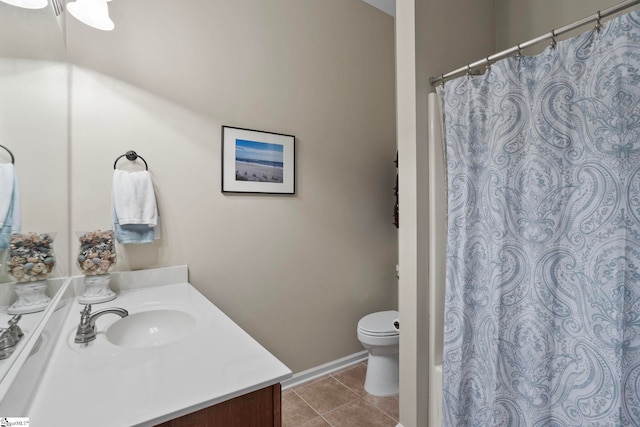 full bathroom featuring toilet, a shower with shower curtain, tile patterned flooring, baseboards, and vanity