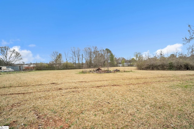 view of yard featuring a rural view